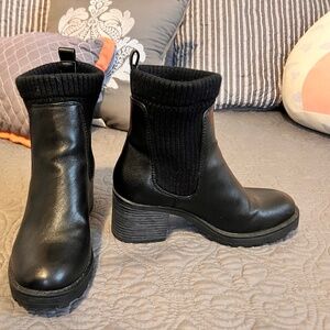 Black high top boot with ribbed socklike ankle Size 5